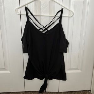 Size M Black the front crop top